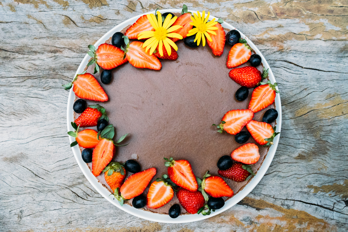 Torta de Chocolate vegana com frutas